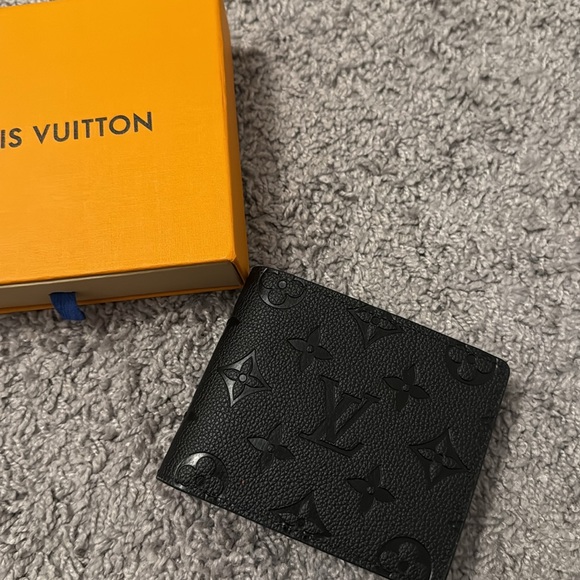 Men’s Bifold Monogram Wallet - Picture 2 of 7